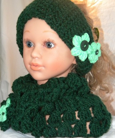 Háčkovaný nákrčník zelený