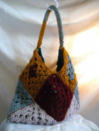 Kabelka z granny štvorcov